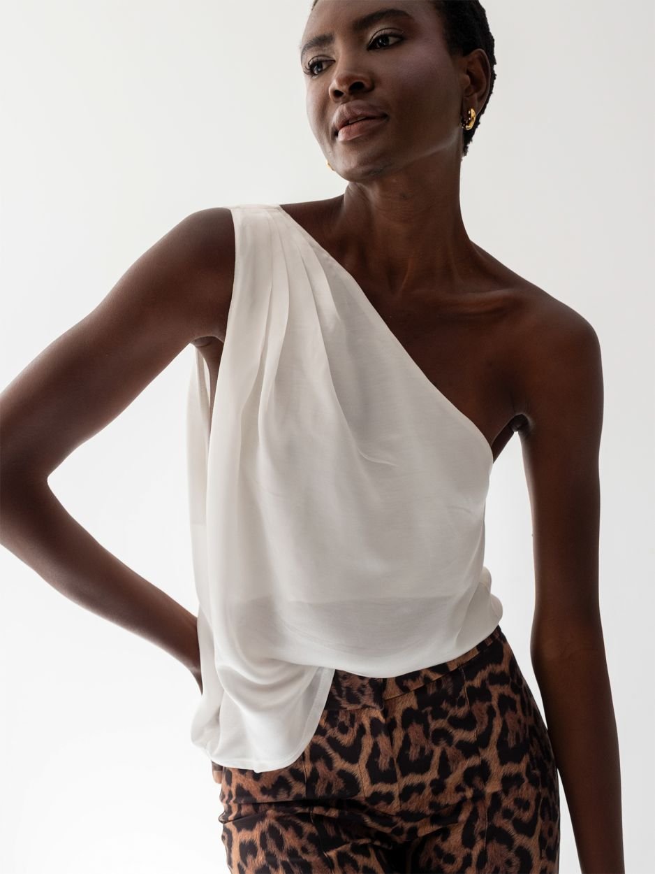 Τοπ λευκό μεταξωτό με έναν ώμο MONIQUE