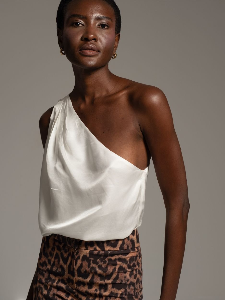 Τοπ λευκό μεταξωτό με έναν ώμο MONIQUE