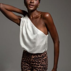 Τοπ λευκό μεταξωτό με έναν ώμο MONIQUE