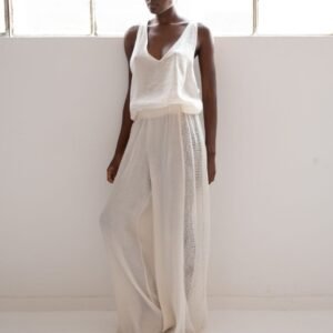 Παντελόνι οff white σε άνετη γραμμή με ιδιαίτερο ύφασμα δίχτυ στο πλάι VEUVE