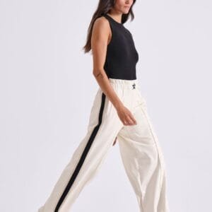 Ιβουάρ eco leather φόρμα με τρέσα BLAIR