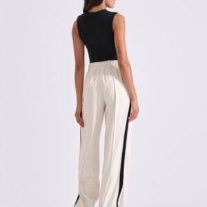 Ιβουάρ eco leather φόρμα με τρέσα BLAIR