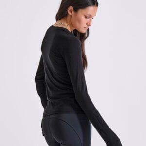 Μαύρο Τοπ με V Λαιμόκοψη & Μακριά Μανίκια MARION