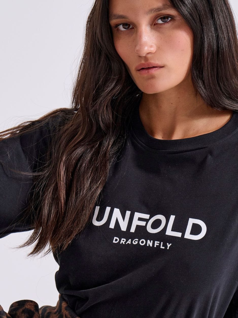 Μαύρο crop t-shirt UNFOLD
