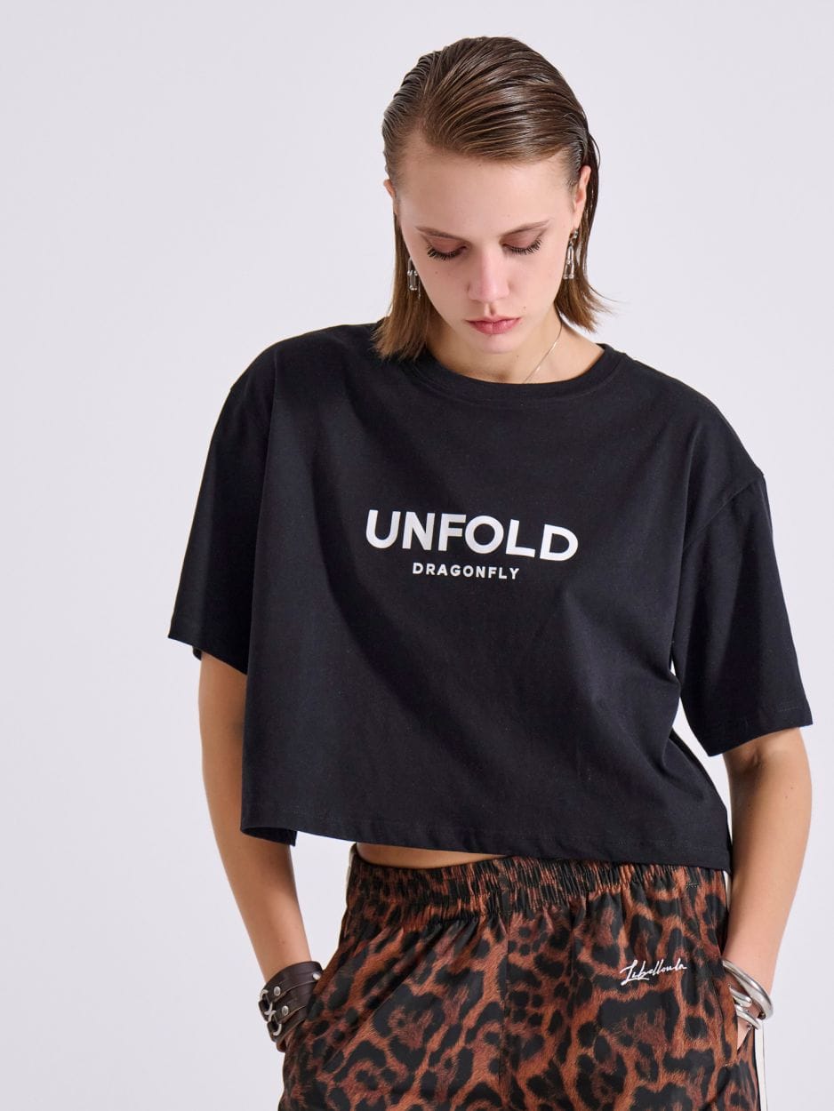 Μαύρο crop t-shirt UNFOLD