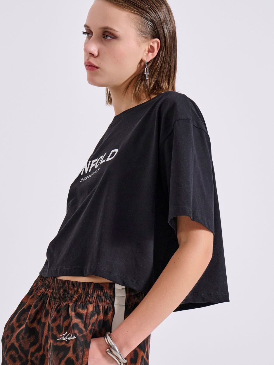 Μαύρο crop t-shirt UNFOLD