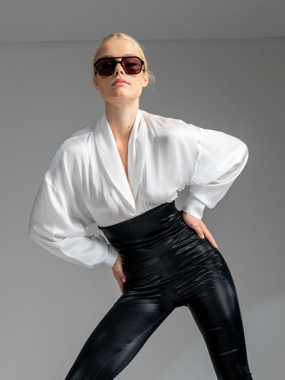 White shirt with V-front collar BRYDEN