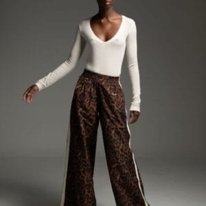 Off-white Τοπ με V λαιμόκοψη και μακριά μανίκια MARION