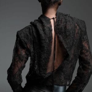 Μαύρη μπλούζα από δαντέλα με έντονους ώμους LUNA