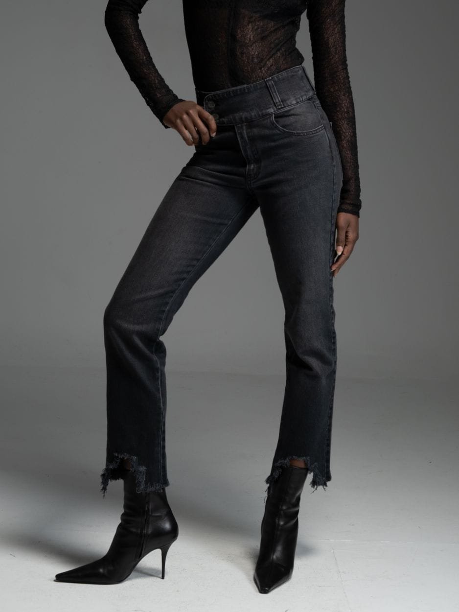 Μαύρο ψηλόμεσο γυναικείο τζιν παντελόνι σε στενή γραμμή MARCELO