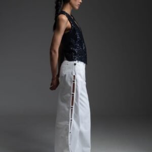 Παντελόνι λευκό τζιν σε άνετη γραμμή με πλαϊνά ανοίγματα και τρουκς TRUDY