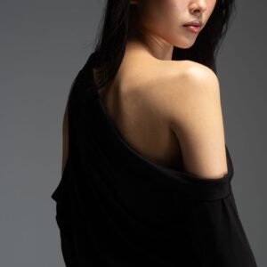 Μαύρο μακρυμάνικο τοπ με έναν ώμο JAYLA