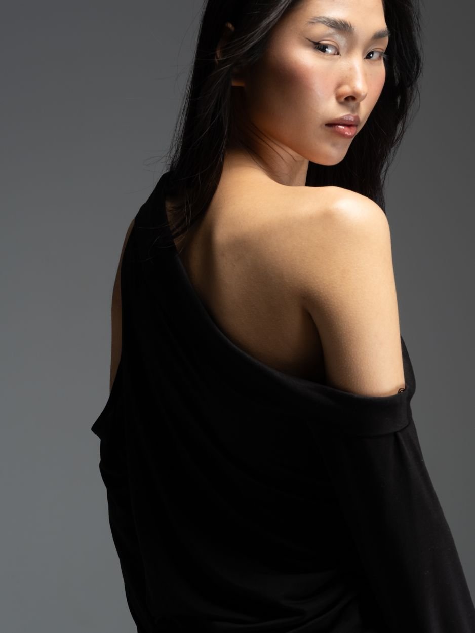 Μαύρο μακρυμάνικο τοπ με έναν ώμο JAYLA