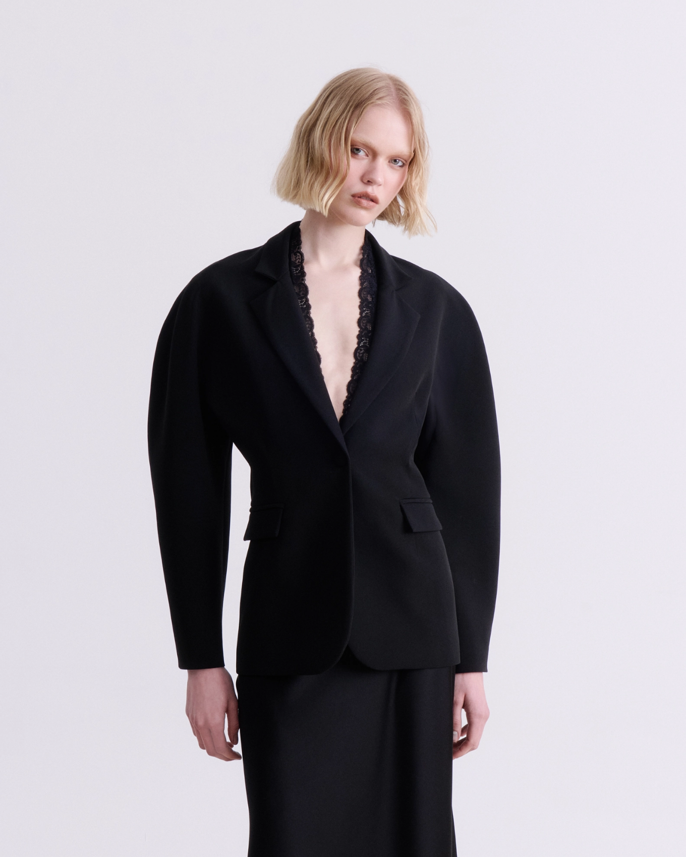 BLACK TAILORED BLAZER