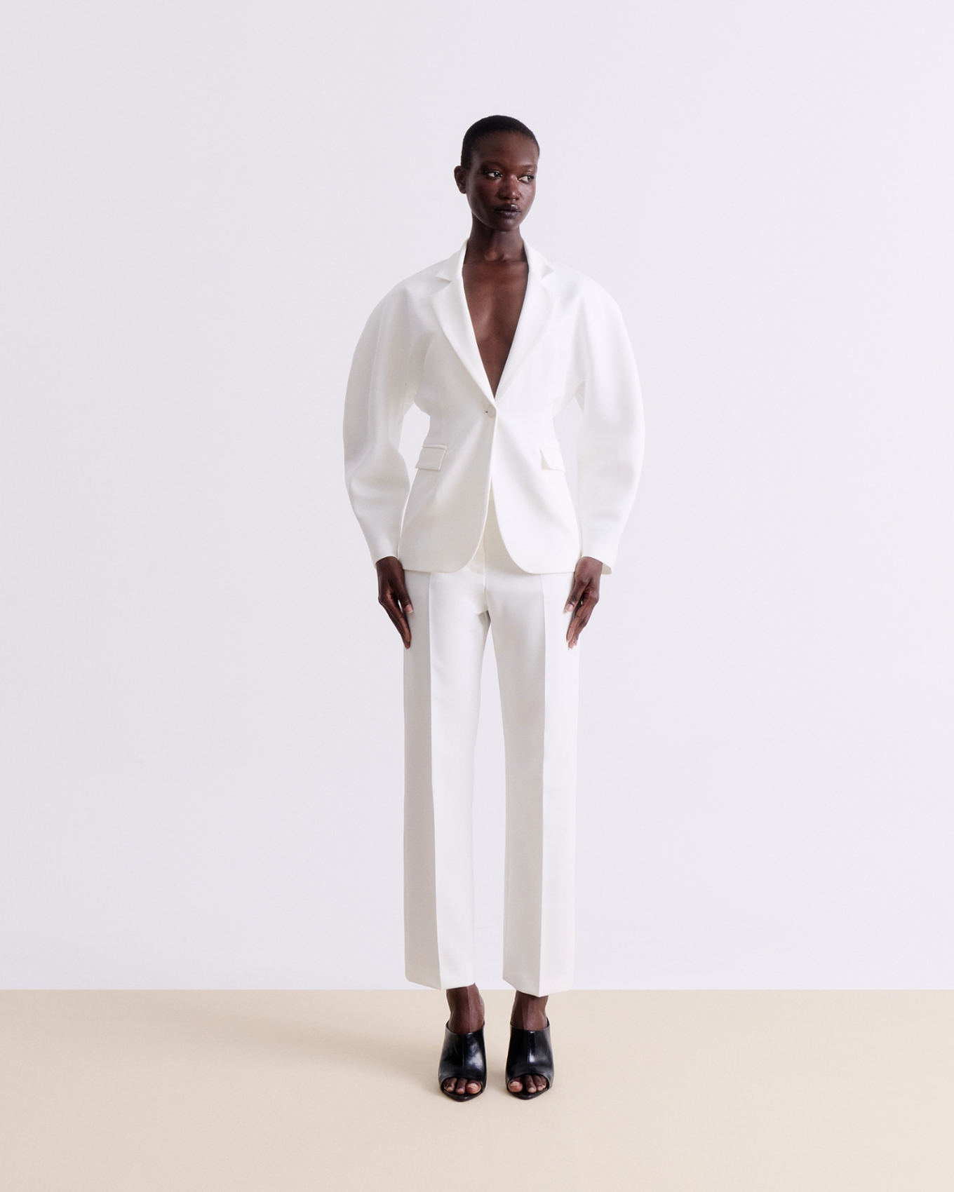 WHITE TAILORED BLAZER