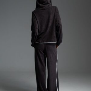 Μαύρο πετσετέ hoodie με λευκές λεπτομέρειες CELINA