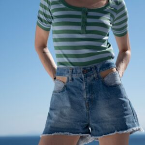 Ψηλόμεσο μπλε τζιν σορτς με cut-outs στις τσέπες ILONA